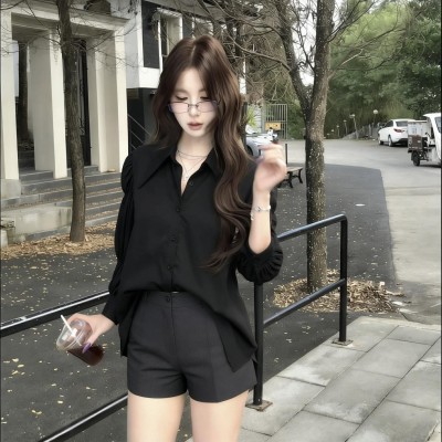 宫廷风泡泡袖尖领衬衫